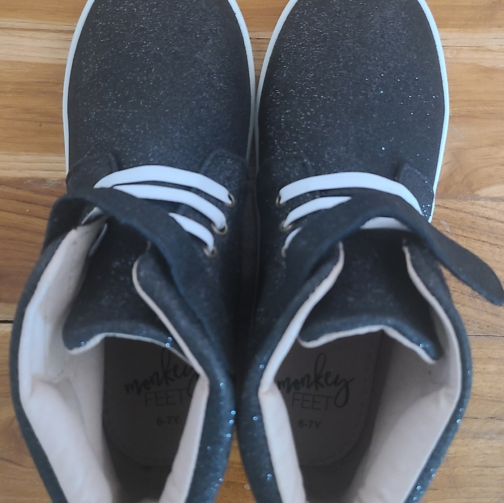 Monkey feet sneakers